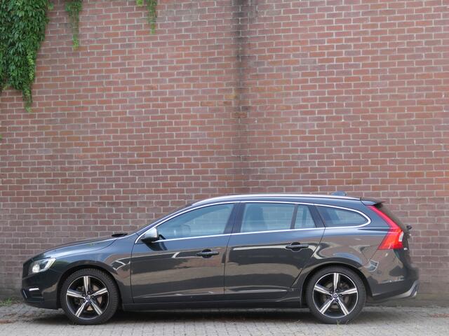 Volvo V60 1.5 T3 R-design Xenon / Regensensor / Bluetooth / Navi