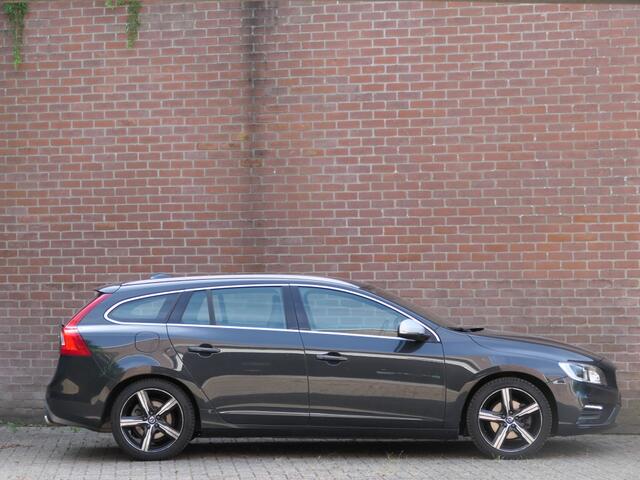 Volvo V60 1.5 T3 R-design Xenon / Regensensor / Bluetooth / Navi