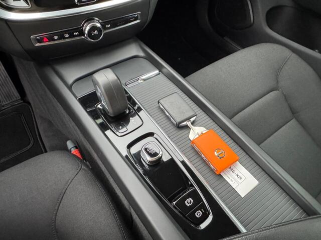 Volvo V60 2.0 Benzine / Apple carplay / Adaptieve Cruise controle / NAP / Historie aanwezig.