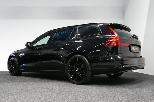 Volvo V60 2.0 B4 Plus Dark / Orig. Nederlands / Harman Kardon Sound System / Elektr. best. stoel + memory / Achteruitrijcamera / Stoelverwarming V + A / Apple Carplay - Android Auto / Elektr. wegklapbare trekhaak / Ambienteverlichting / Stuurwiel verwarming / Black