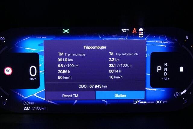 Volvo V60 2.0 B4 Plus Dark / Orig. Nederlands / Harman Kardon Sound System / Elektr. best. stoel + memory / Achteruitrijcamera / Stoelverwarming V + A / Apple Carplay - Android Auto / Elektr. wegklapbare trekhaak / Ambienteverlichting / Stuurwiel verwarming / Black
