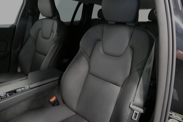 Volvo V60 2.0 B4 Plus Dark / Orig. Nederlands / Harman Kardon Sound System / Elektr. best. stoel + memory / Achteruitrijcamera / Stoelverwarming V + A / Apple Carplay - Android Auto / Elektr. wegklapbare trekhaak / Ambienteverlichting / Stuurwiel verwarming / Black