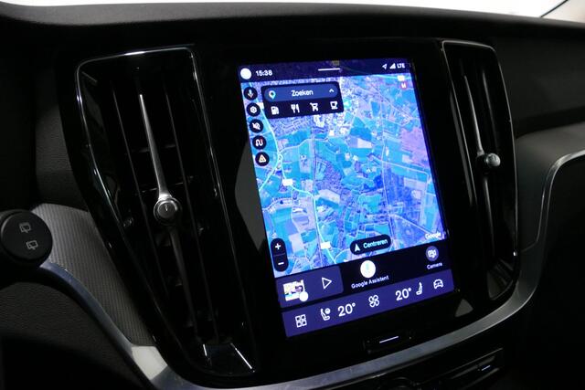 Volvo V60 2.0 B4 Plus Dark / Orig. Nederlands / Harman Kardon Sound System / Elektr. best. stoel + memory / Achteruitrijcamera / Stoelverwarming V + A / Apple Carplay - Android Auto / Elektr. wegklapbare trekhaak / Ambienteverlichting / Stuurwiel verwarming / Black