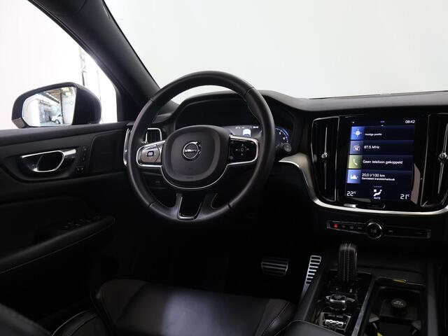 Volvo V60 2.0 B3 R-Design | 360 Camera | Harmand/ Kardon | Memory stoelen | HUD | Stoelverwarming | Panoramdak | Dodehoekdetectie |