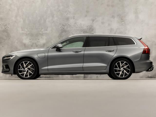 Volvo V60 2.0 T8 Twin Engine AWD Inscription 391Pk Automaat (PANORAMADAK, GROOT NAVI, MEMORY SEATS, GETINT GLAS, STUUR/STOELVERWARMING, CAMERA, TREKHAAK, ELEK ACHTERKLEP, NIEUWSTAAT)