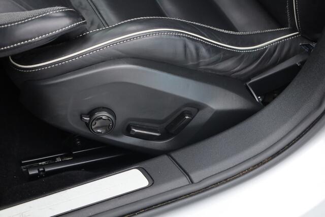 Volvo V60 2.0 T6 Recharge AWD R-Design | Pano | Camera | Pilot Assist | Memory Seats | Stoel- Stuurverw. | NAV+ CarPlay