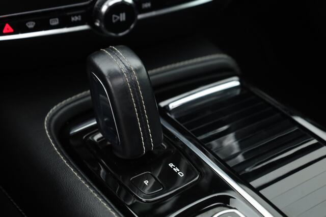 Volvo V60 2.0 T6 Recharge AWD R-Design | Pano | Camera | Pilot Assist | Memory Seats | Stoel- Stuurverw. | NAV+ CarPlay
