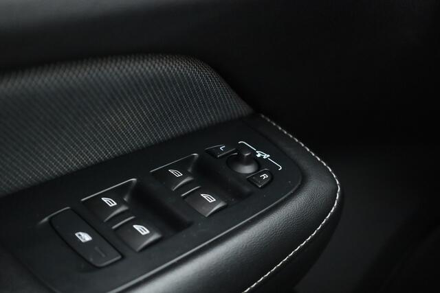 Volvo V60 2.0 T6 Recharge AWD R-Design | Pano | Camera | Pilot Assist | Memory Seats | Stoel- Stuurverw. | NAV+ CarPlay