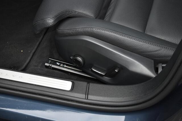 Volvo V60 2.0 B4 Plus Dark | Semi Elek. inklapbare trekhaak | Stoel-stuurwiel verwarming | Adaptieve cruise Controle met pilot assist | Blis blind spot informatie systeem | achteruitrij camera |