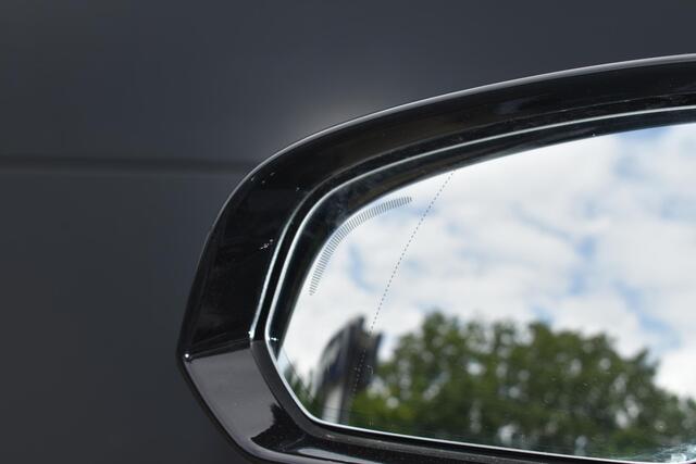 Volvo V60 2.0 B4 Plus Dark | Semi Elek. inklapbare trekhaak | Stoel-stuurwiel verwarming | Adaptieve cruise Controle met pilot assist | Blis blind spot informatie systeem | achteruitrij camera |
