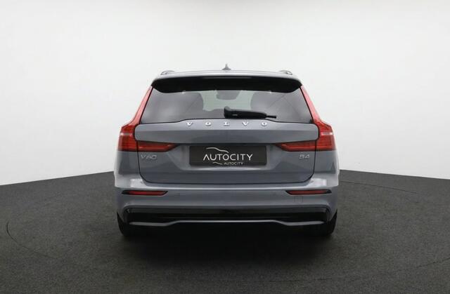 Volvo V60 kombi Ultimate Dark B4 Panorama l Harman l Leder l BLISS l 360 Camera