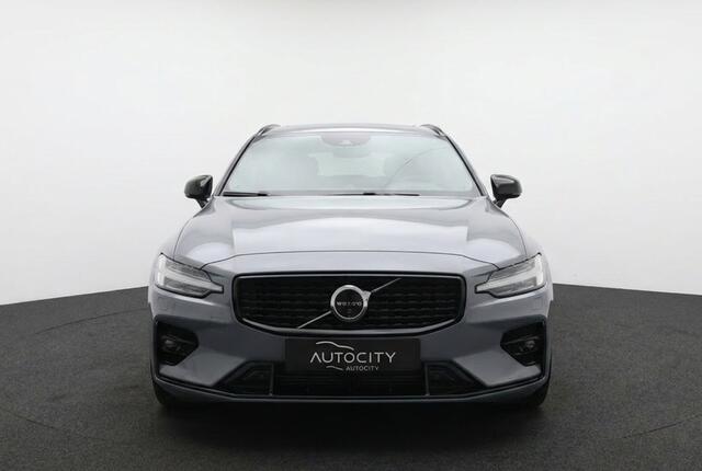 Volvo V60 kombi Ultimate Dark B4 Panorama l Harman l Leder l BLISS l 360 Camera