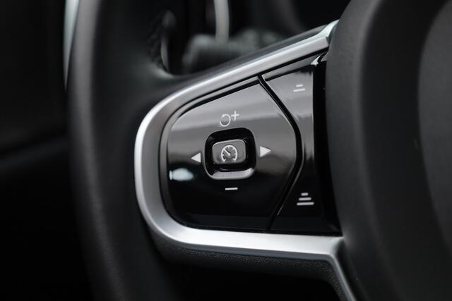 Volvo V60 T8 Recharge AWD R-Design | SOH 97,4% | Memory Seats | Elek. Trekhaak | Pilot Assist | Stoel- Stuurverw. | H&K Audio | Camera + PDC |
