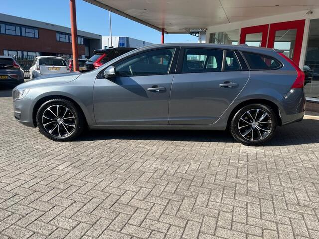 Volvo V60 T3 153PK 2018 Dealeronderhouden Volledig lederen bekleding Parkeersensoren