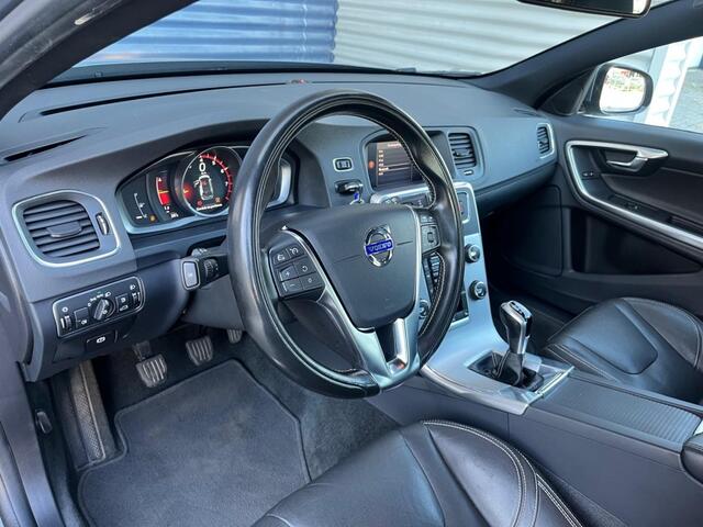 Volvo V60 T3 153PK 2018 Dealeronderhouden Volledig lederen bekleding Parkeersensoren