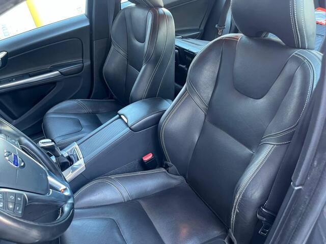 Volvo V60 T3 153PK 2018 Dealeronderhouden Volledig lederen bekleding Parkeersensoren