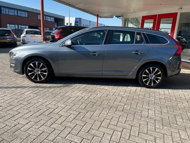 Volvo V60 1.5 T3 aut. 152PK Momentum Dealeronderhouden Trekhaak Navi