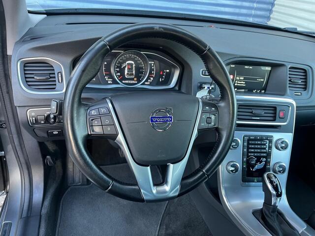 Volvo V60 1.5 T3 aut. 152PK Momentum Dealeronderhouden Trekhaak Navi