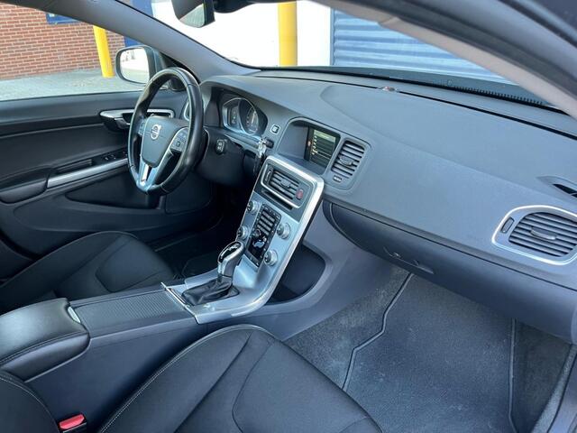 Volvo V60 1.5 T3 aut. 152PK Momentum Dealeronderhouden Trekhaak Navi
