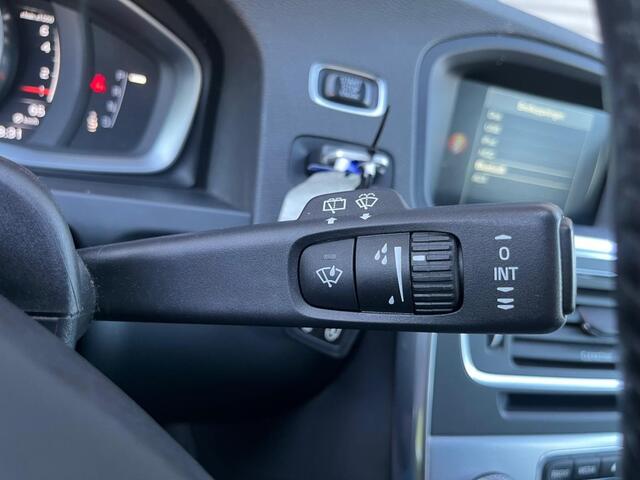Volvo V60 1.5 T3 aut. 152PK Momentum Dealeronderhouden Trekhaak Navi