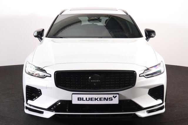 Volvo V60 T8 Recharge AWD Ultra Dark - Panorama/schuifdak - IntelliSafe Assist & Surround - 360º Camera - Harman/Kardon audio - Adaptieve LED koplampen - Verwarmde voorstoelen, stuur & achterbank - Parkeersensoren voor & achter - Elektr. bedienb. voorstoelen met ge