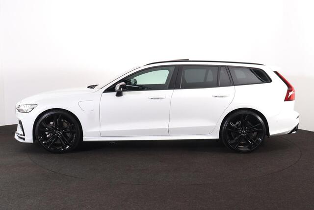Volvo V60 T8 Recharge AWD Ultra Dark - Panorama/schuifdak - IntelliSafe Assist & Surround - 360º Camera - Harman/Kardon audio - Adaptieve LED koplampen - Verwarmde voorstoelen, stuur & achterbank - Parkeersensoren voor & achter - Elektr. bedienb. voorstoelen met ge