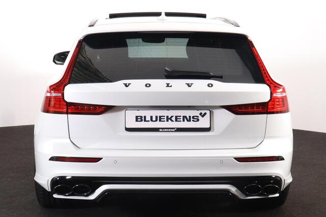 Volvo V60 T8 Recharge AWD Ultra Dark - Panorama/schuifdak - IntelliSafe Assist & Surround - 360º Camera - Harman/Kardon audio - Adaptieve LED koplampen - Verwarmde voorstoelen, stuur & achterbank - Parkeersensoren voor & achter - Elektr. bedienb. voorstoelen met ge