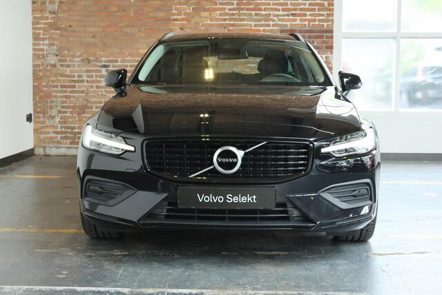 Volvo V60 B3 Essential Edition | Parkeersensoren voor + achter | Parkeercamera | Stoelverwarming | 19'' Lichtmetalen velgen | Exterieur styling kit | Navigatie | Stuurwielverwarming | Apple Carplay/Android Auto | Dealeronderhouden