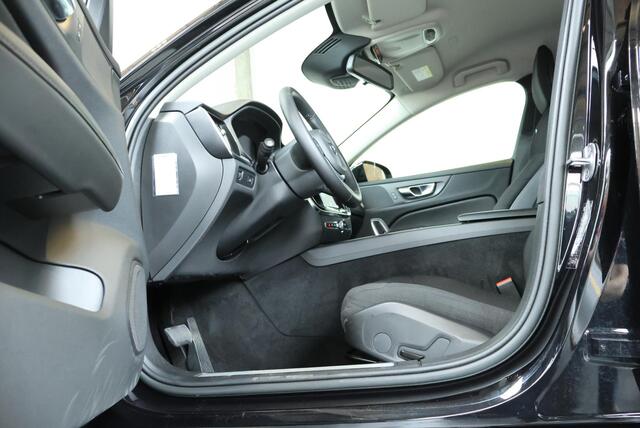 Volvo V60 B3 Essential Edition | Parkeersensoren voor + achter | Parkeercamera | Stoelverwarming | 19'' Lichtmetalen velgen | Exterieur styling kit | Navigatie | Stuurwielverwarming | Apple Carplay/Android Auto | Dealeronderhouden