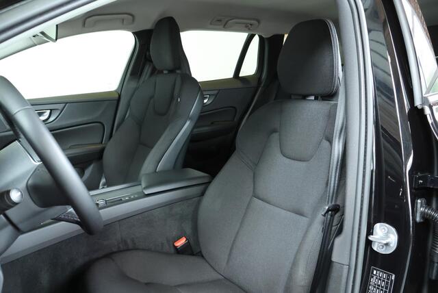 Volvo V60 B3 Essential Edition | Parkeersensoren voor + achter | Parkeercamera | Stoelverwarming | 19'' Lichtmetalen velgen | Exterieur styling kit | Navigatie | Stuurwielverwarming | Apple Carplay/Android Auto | Dealeronderhouden