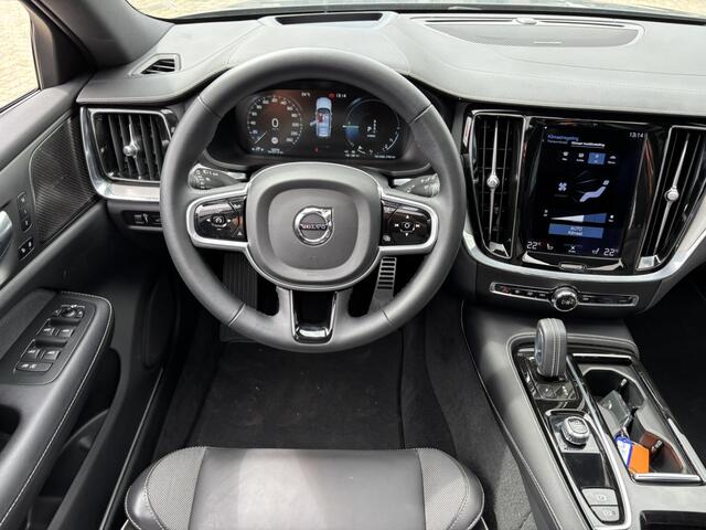 Volvo V60 2.0 T6 Plug-in hybrid AWD LONG RANGE Ultimate Dark / AndroidAuto/Applecarplay / Stoel en Stuurverwarming / Harman Kardon / Elektrisch verstelbare stoelen met Memory /