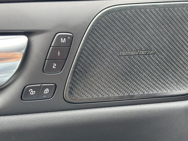 Volvo V60 2.0 T6 Plug-in hybrid AWD LONG RANGE Ultimate Dark / AndroidAuto/Applecarplay / Stoel en Stuurverwarming / Harman Kardon / Elektrisch verstelbare stoelen met Memory /