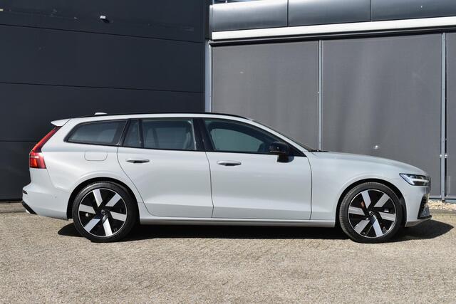 Volvo V60 T6 Plug-in hybrid AWD Plus Dark | Trekhaak | Verwarmbare voorstoelen+stuurwiel+achterbank | Rondom zichtcamera | Premium audio by Harman Kardon | Verwarmbare voorruit | 19 inch Lichtmetalen velgen