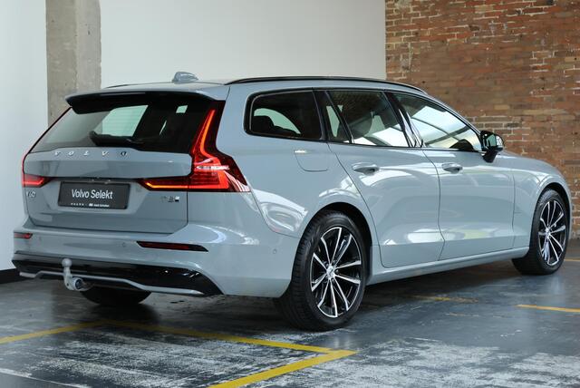 Volvo V60 2.0 T8 Plug-in hybrid AWD Plus Dark | 360º Visual Park Camera | Semi-Elektrische Trekhaak | Stoelverwarming Voor + Achter | Harman Kardon Premium Audio | Google Infotainment |