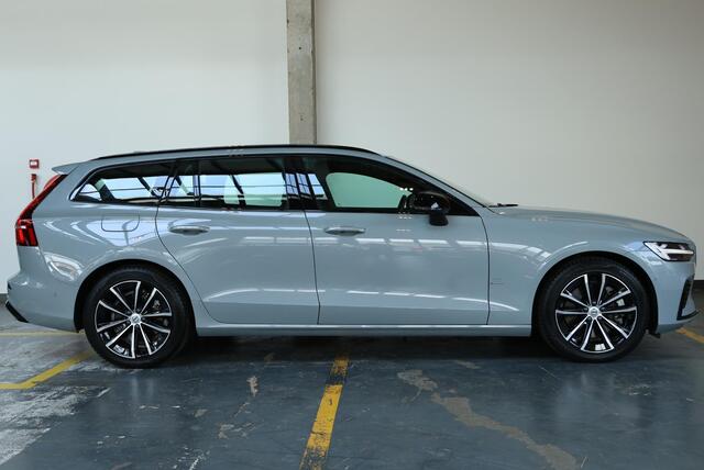 Volvo V60 2.0 T8 Plug-in hybrid AWD Plus Dark | 360º Visual Park Camera | Semi-Elektrische Trekhaak | Stoelverwarming Voor + Achter | Harman Kardon Premium Audio | Google Infotainment |
