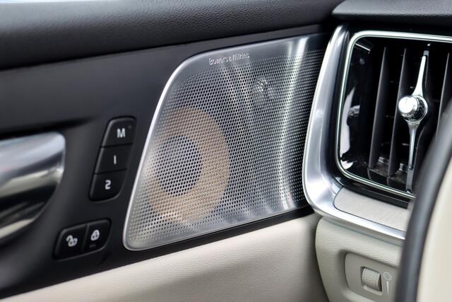 Volvo V60 2.0 T8 Twin Engine AWD Inscription | Bowers&Wilkins | Massage | Trekhaak | Memory | HUD | ACC | Stoelventilatie | Verwarmd Stuurwiel | Nappa Leder | IntelliSafe PRO |