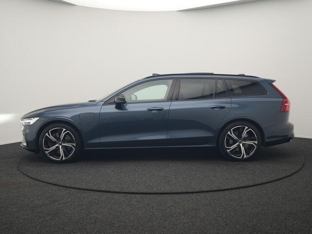 Volvo V60 T6 PHEV AWD Plus Dark Long Range 350pk Dealer O.H | Trekhaak Af Fabriek | Panodak | Adaptive Cruise | 360 Camera | Sportstoelen Memory & Verwarmd | Keyless | Apple Carplay | Pilot Assist | Stuurverwarming | Google Assistant & Maps | Navigatie | Virtual | 