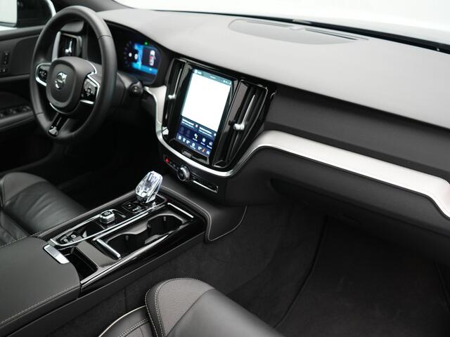 Volvo V60 T6 PHEV AWD Plus Dark Long Range 350pk Dealer O.H | Trekhaak Af Fabriek | Panodak | Adaptive Cruise | 360 Camera | Sportstoelen Memory & Verwarmd | Keyless | Apple Carplay | Pilot Assist | Stuurverwarming | Google Assistant & Maps | Navigatie | Virtual | 