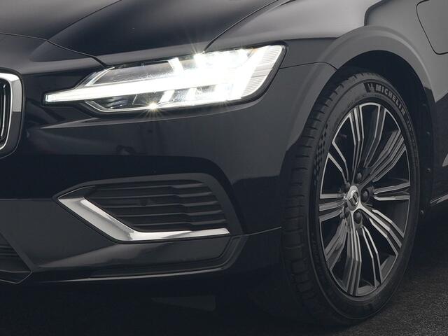 Volvo V60 T6 Recharge AWD Inscription PHEV 340pk Dealer O.H | Trekhaak Af Fabriek | Camera | Harman / Kardon | Lederen Sportstoelen Verwarmd | Cruise Control | Apple Carplay | Stuurverwarming | Keyless | Virtual | Navigatie | DAB | 18"L.M |