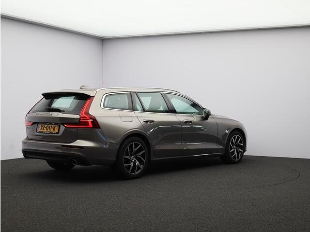 Volvo V60 2.0 T5 Momentum Pro / Adaptive Cruise / Pilot Assist / BLIS / Elektrische Achterklep / Carplay /