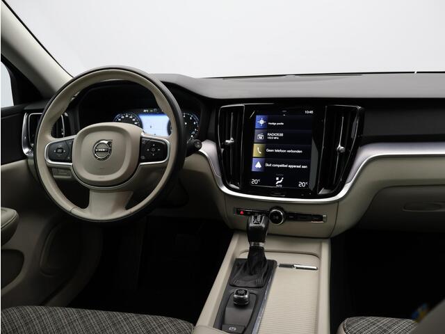 Volvo V60 2.0 T5 Momentum Pro / Adaptive Cruise / Pilot Assist / BLIS / Elektrische Achterklep / Carplay /