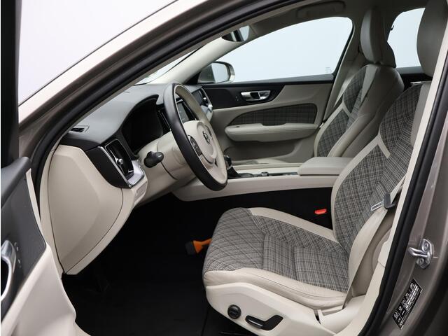 Volvo V60 2.0 T5 Momentum Pro / Adaptive Cruise / Pilot Assist / BLIS / Elektrische Achterklep / Carplay /