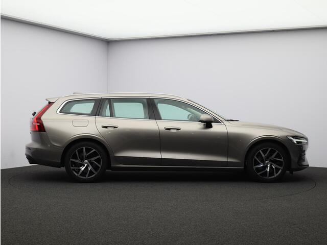 Volvo V60 2.0 T5 Momentum Pro / Adaptive Cruise / Pilot Assist / BLIS / Elektrische Achterklep / Carplay /