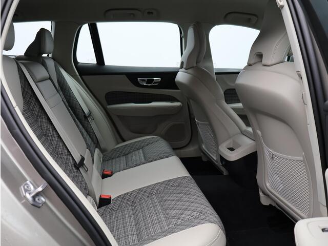 Volvo V60 2.0 T5 Momentum Pro / Adaptive Cruise / Pilot Assist / BLIS / Elektrische Achterklep / Carplay /