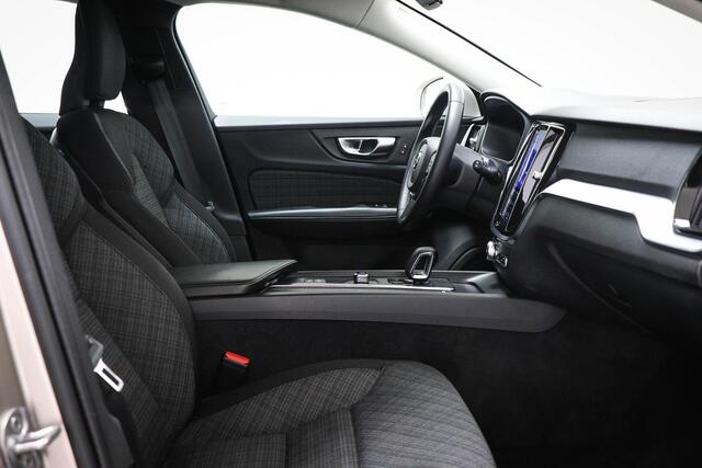 Volvo V60 2.0 B3 Essential | PARK ASSIST PACK | CLIMA | DAB | APPLE | CAMERA