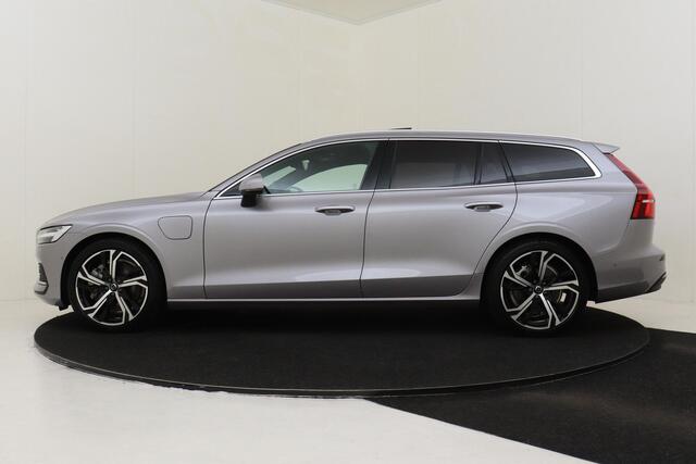 Volvo V60 T6 PLUG-IN HYBRID AWD ULTRA BRIGHT *UNIEK!* -PANO.DAK|BOWERS&WILKINS|SLATE|360°CAM|HEAD-UP DISP.|PRIVACY.GLAS|TREKHAAK|19"|SoH:98%