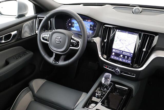 Volvo V60 T8 PLUG-IN HYBRID AWD ULTRA BRIGHT *UNIEK!* -PANO.DAK|BOWERS&WILKINS|SLATE|360°CAM|HEAD-UP DISP.|PRIVACY.GLAS|TREKHAAK|19"|SoH:100%