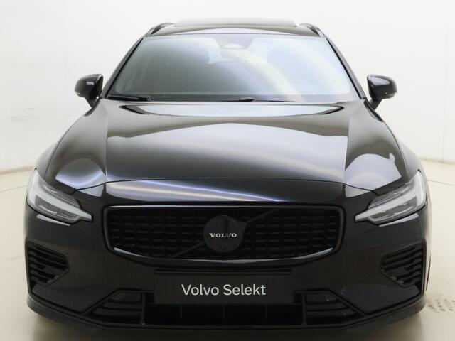Volvo V60 T8 455pk AWD Ultra Dark Performance Edition / 20 Inch / Heico verlaagd / Stylingkit / Schuif-dak / H&K Audio / Getint glas.