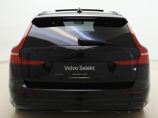 Volvo V60 T8 455pk AWD Ultra Dark Performance Edition / 20 Inch / Heico verlaagd / Stylingkit / Schuif-dak / H&K Audio / Getint glas.