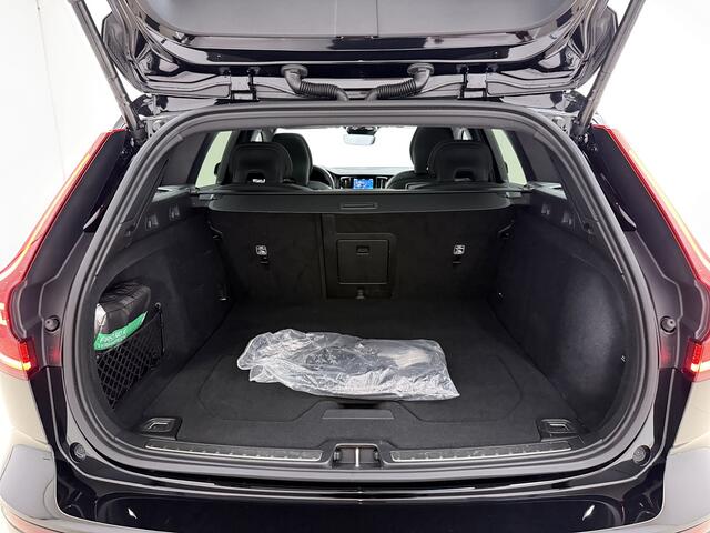 Volvo V60 T8 455pk AWD Ultra Dark Performance Edition / 20 Inch / Heico verlaagd / Stylingkit / Schuif-dak / H&K Audio / Getint glas.